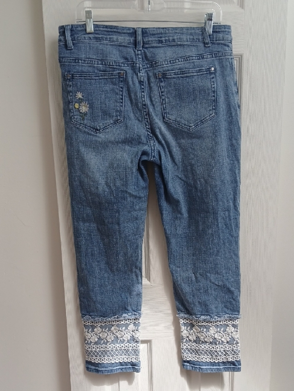 Tru Luxe Embroidered Floral Light Blue Women's Crop Jeans with Lace Trim Size 12 - Picture 7 of 14
